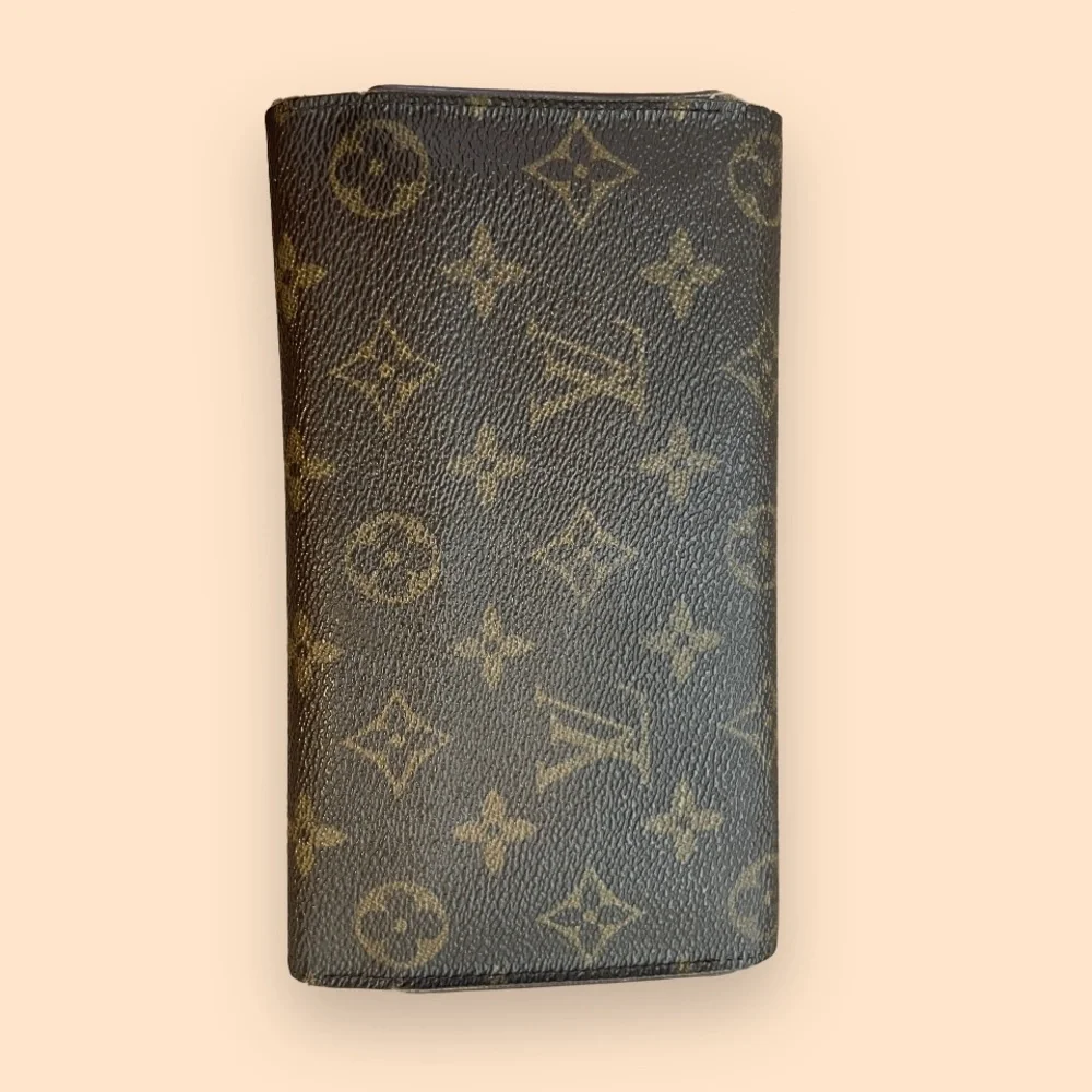 Authentic Louis Vuitton Vintage International Monogram Wallet - Picture 9 of 16